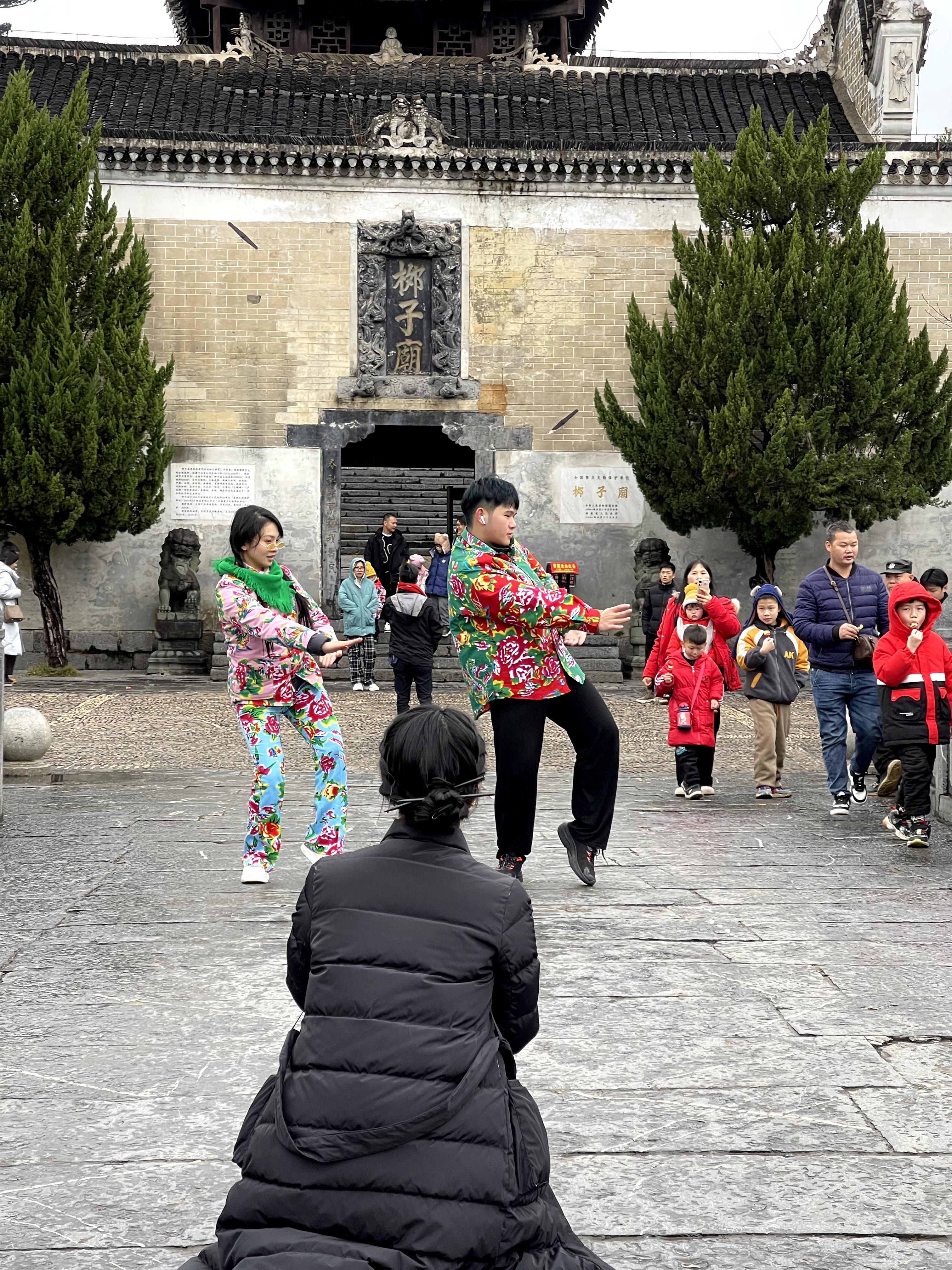 真的哪都有人跳科目三