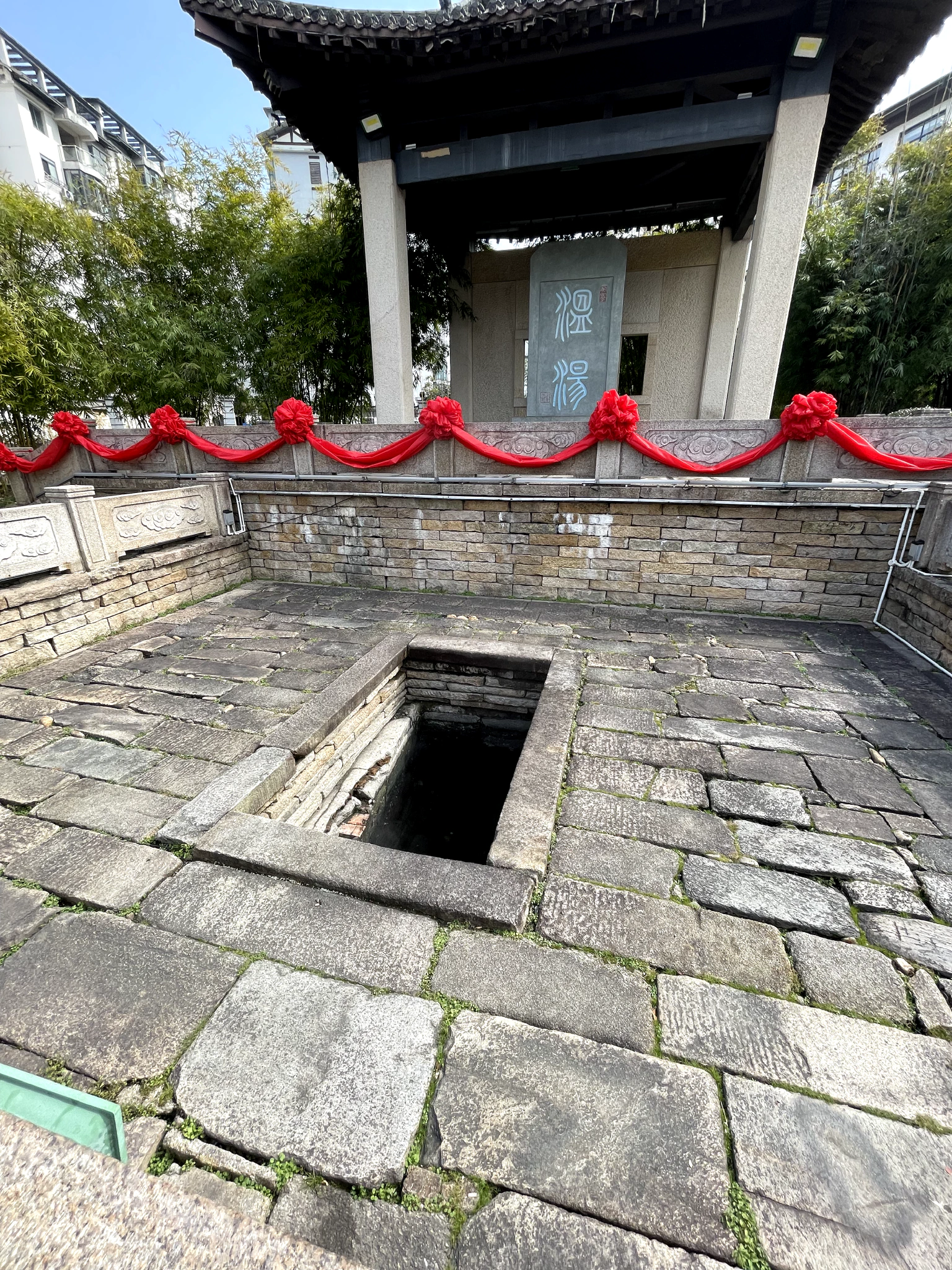 常年70°C的温汤古井