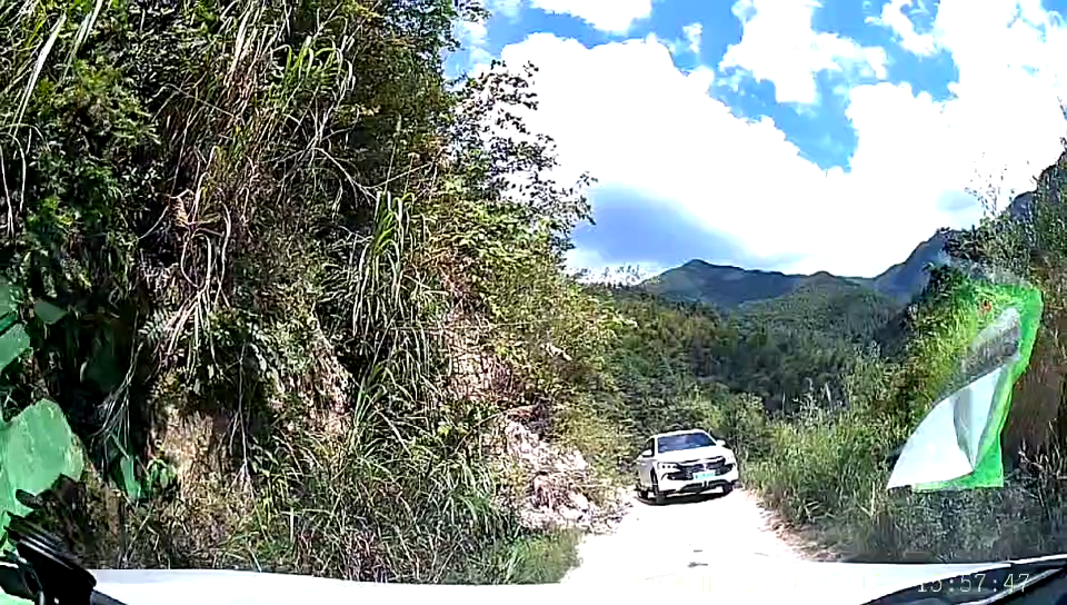 The last thing you want when off-roading is to meet an oncoming vehicle