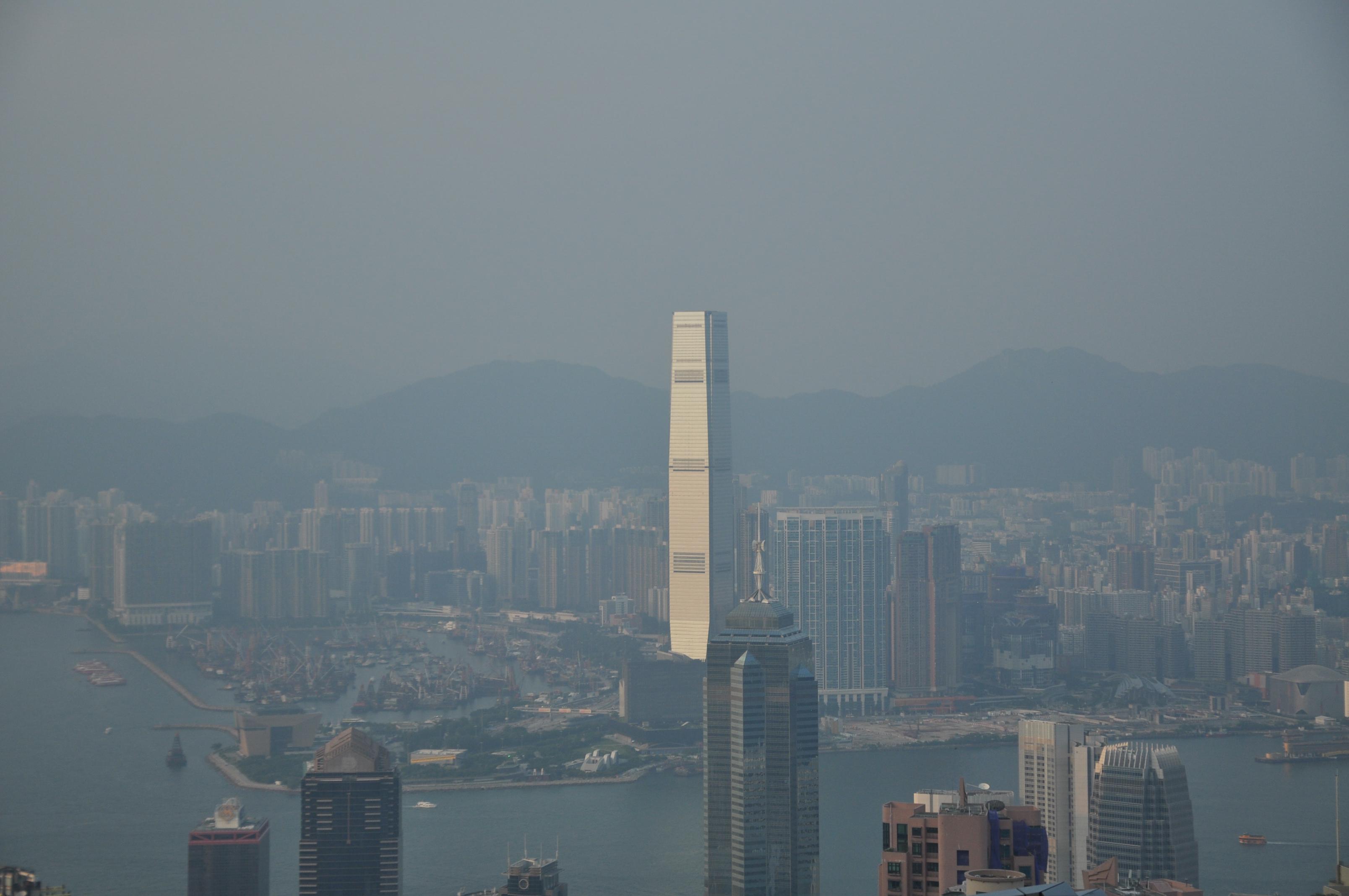 環球貿易廣場，可以看看當時是個什麼鬼天氣