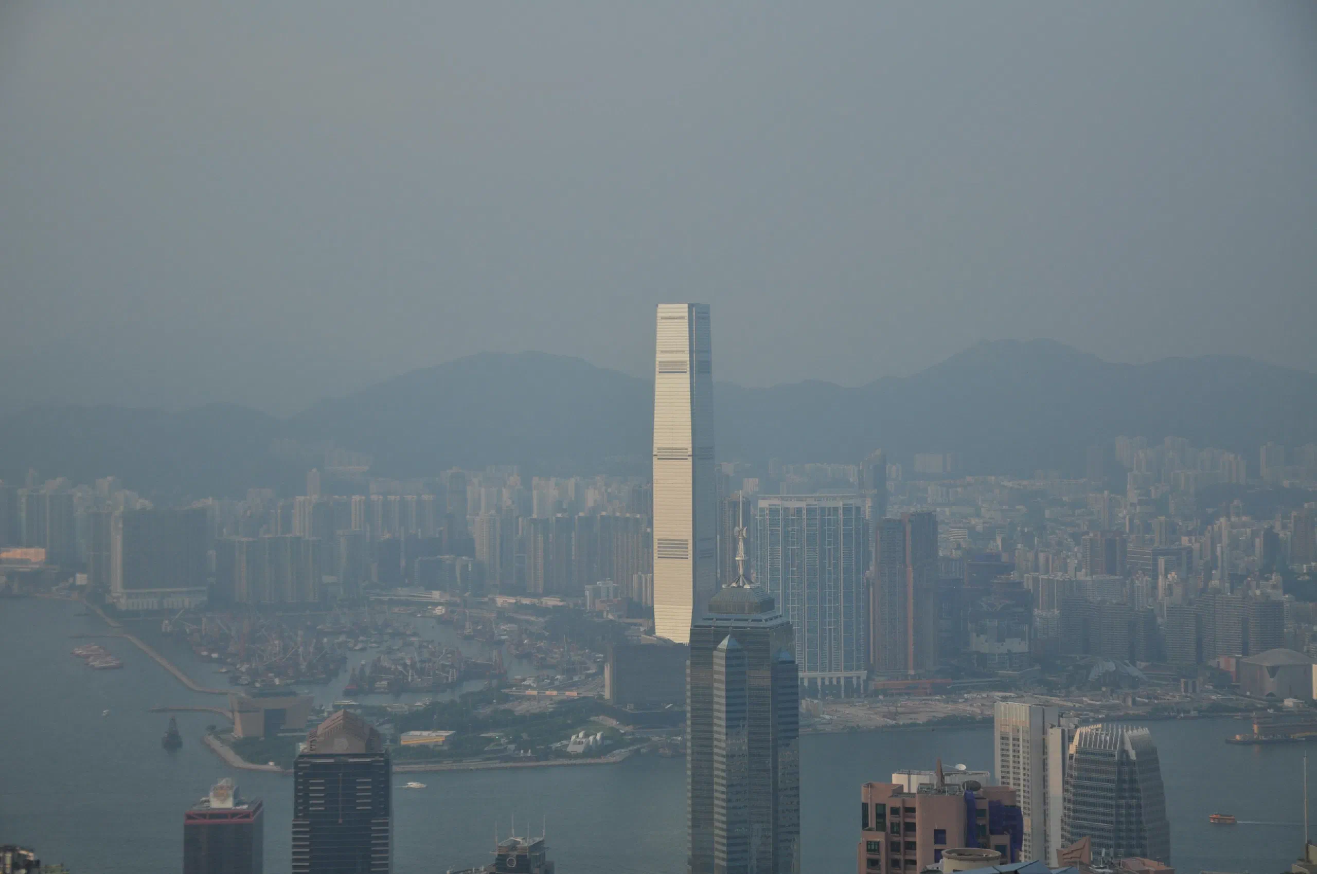 環球貿易廣場，可以看看當時是個什麼鬼天氣