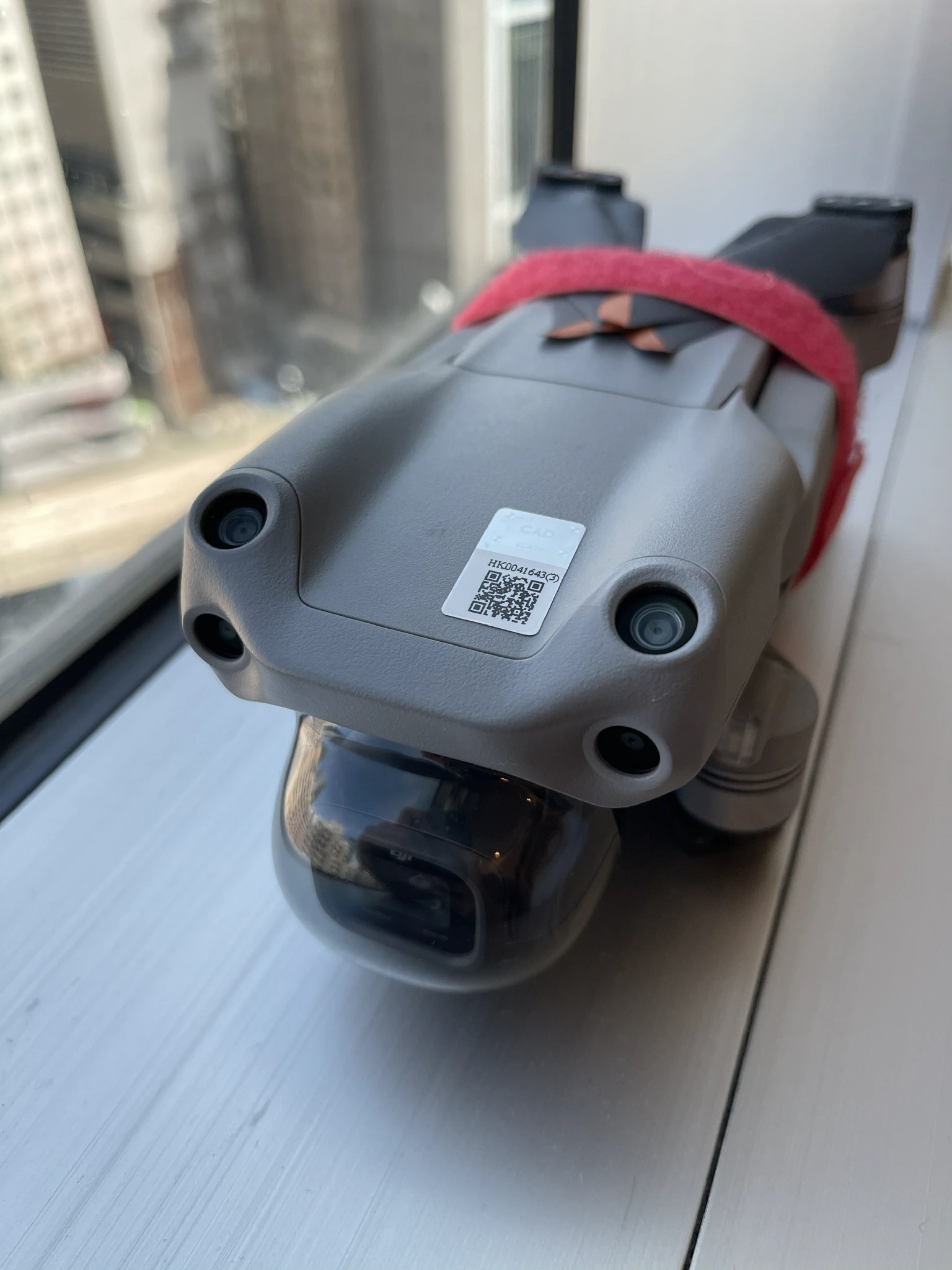 贴在无人机上的注册标签