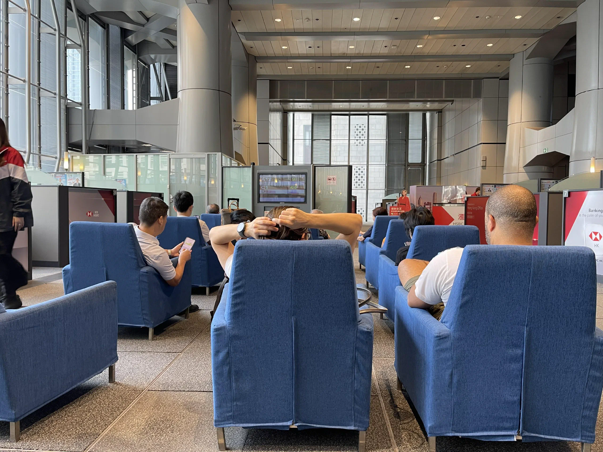 冷氣足，沙發舒服，好評