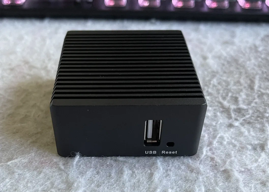 R2S的USB2.0接口和Reset插口